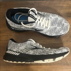 Women’s Brooks Adrenaline 21 Sneakers Size 10